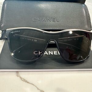 Chanel 5418 Shield Sunglasses Black & Tan Mint Condition